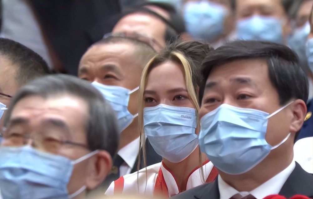 他决定，自己要像苏家全面狙击叶家那样，想尽一切办法全面狙击伊藤家族。